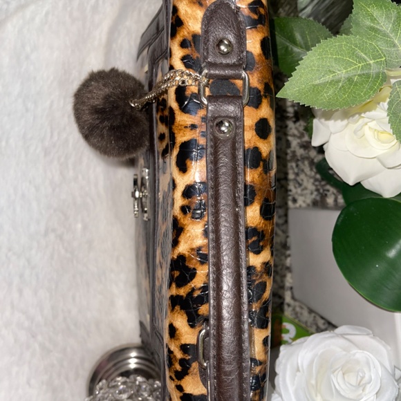 Guess purse - Picture 13 of 13